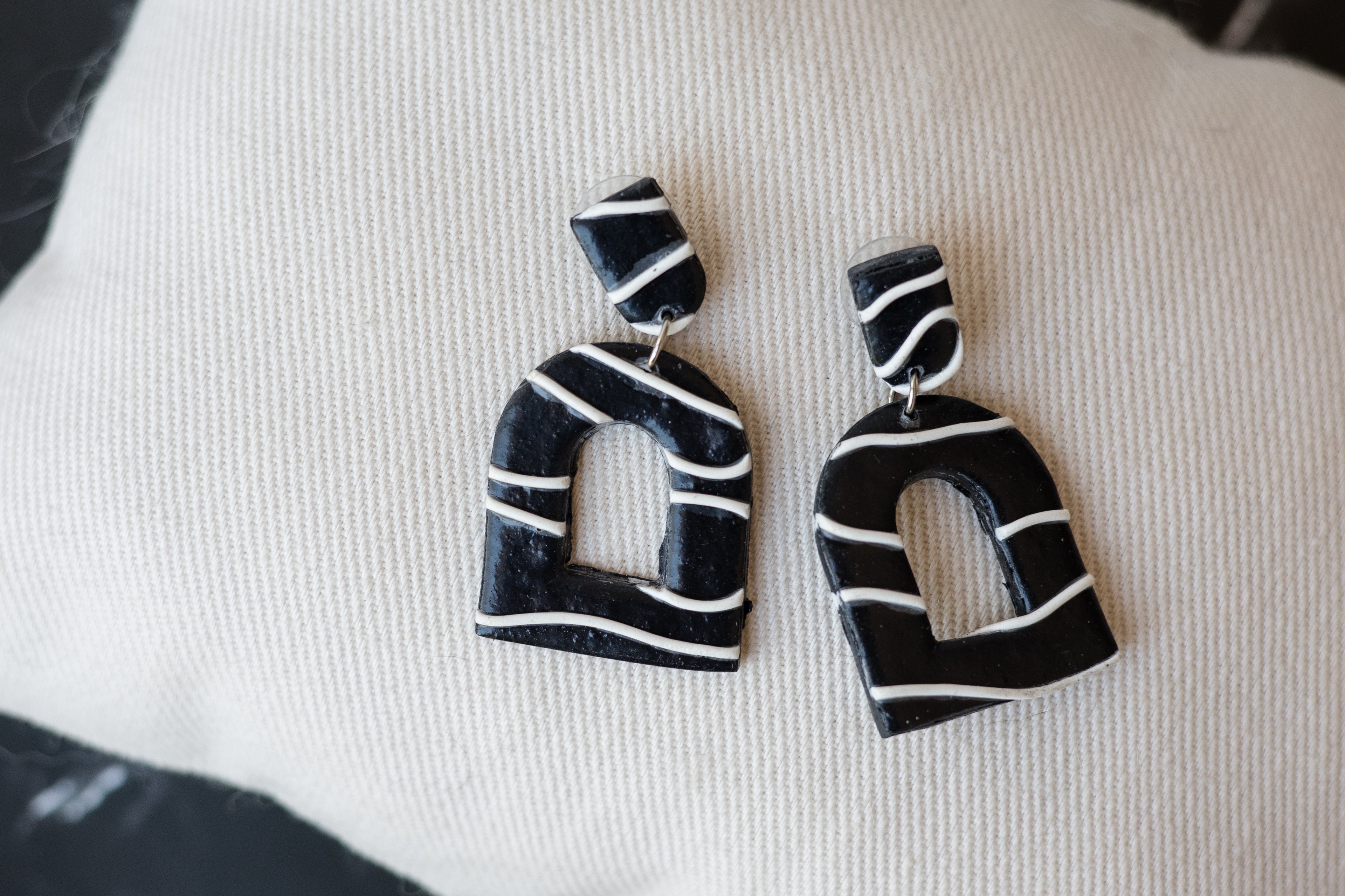 Black Stripe Arch Earrings
